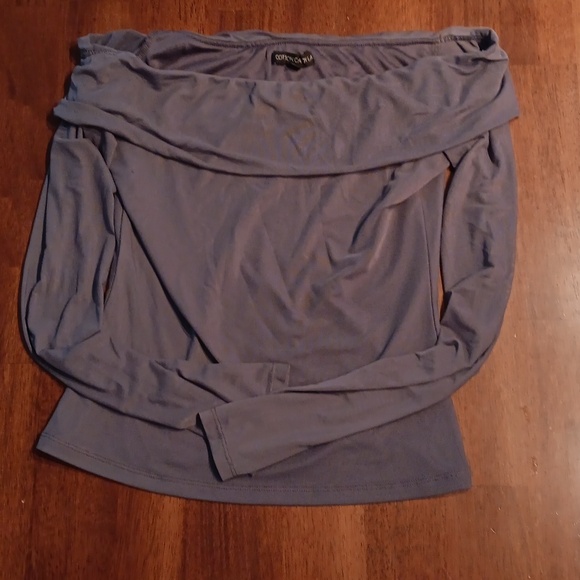 Large off the shoulder mesh sleeve top - Picture 1 of 3